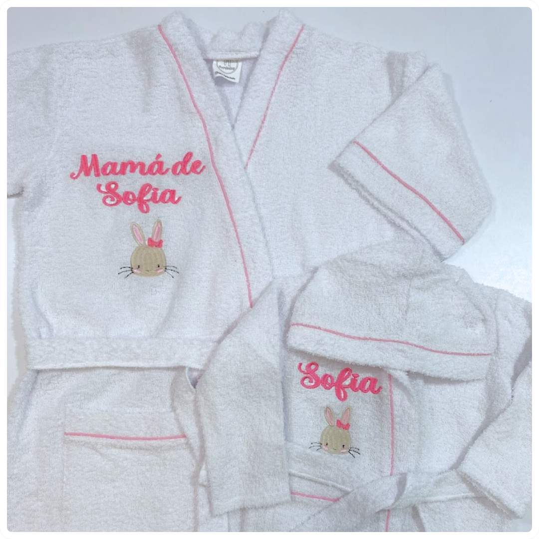 Salida de baño en toalla: Mamá y bebé