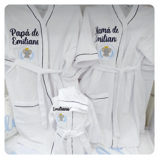 Salida de baño en toalla: Mamá, Papá y bebe